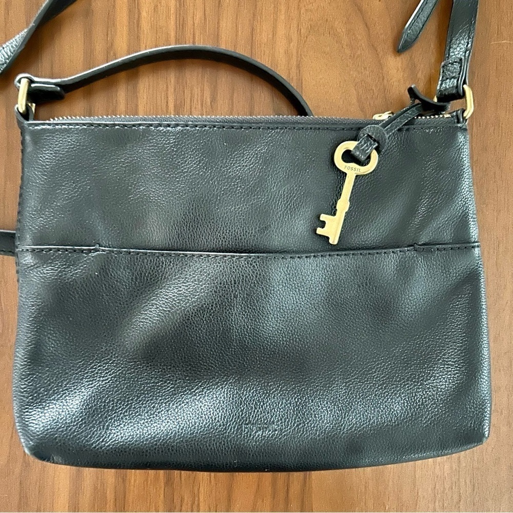FOSSIL Black Leather Crossbody Purse with Gold Key Charm - Medium Size - Picture 3 of 5